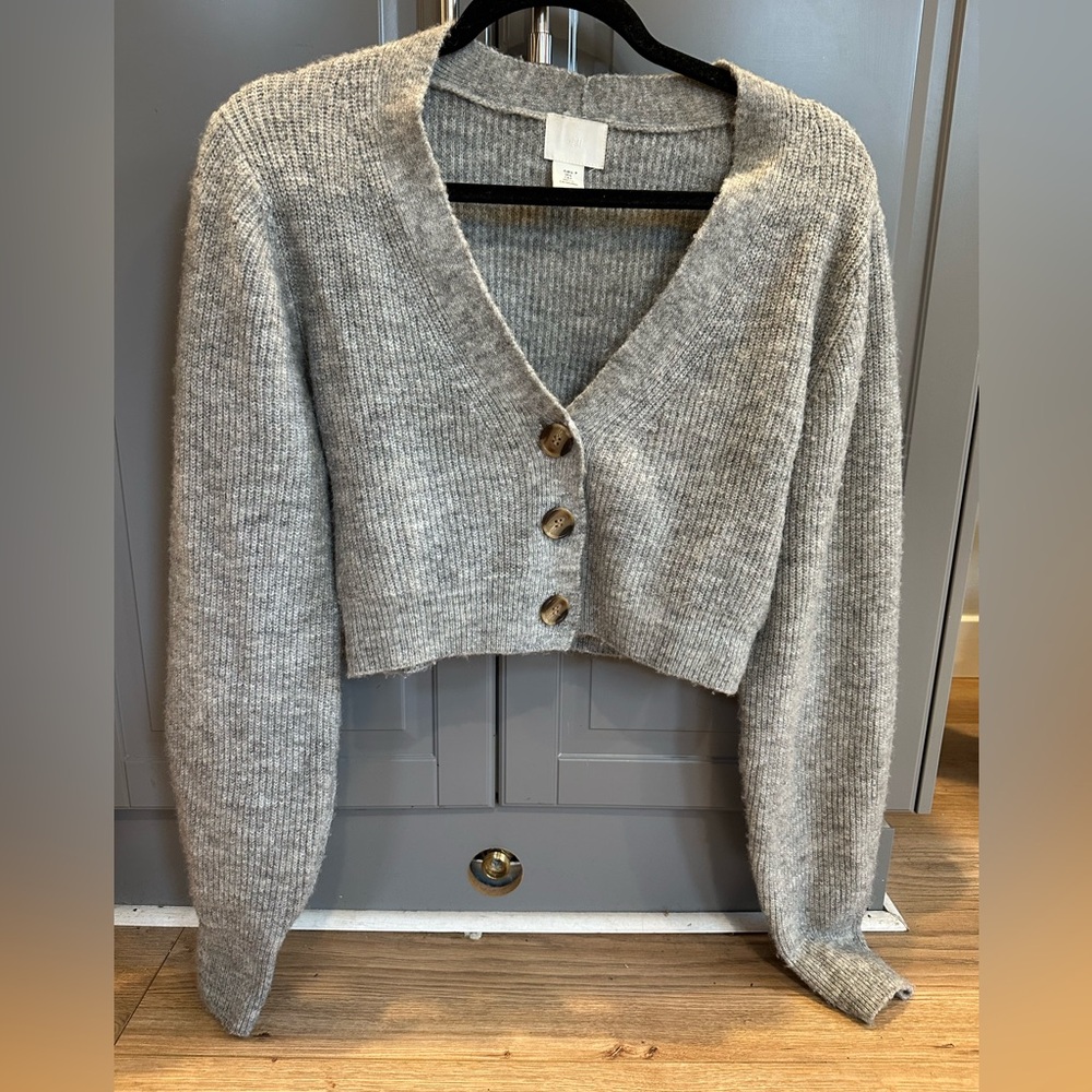 Grey cropped HM sweater cardigan